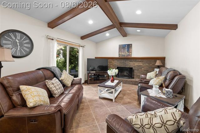 15569 Penn Drive, Livonia, MI 48154