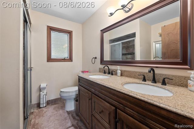 15569 Penn Drive, Livonia, MI 48154