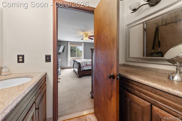 15569 Penn Drive, Livonia, MI 48154