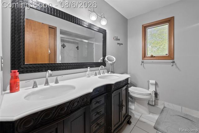 15569 Penn Drive, Livonia, MI 48154