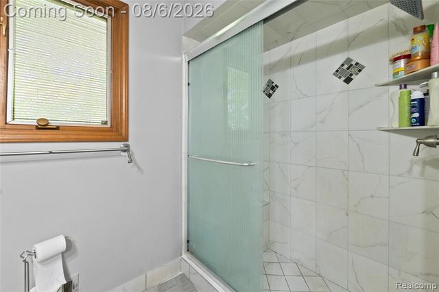 15569 Penn Drive, Livonia, MI 48154
