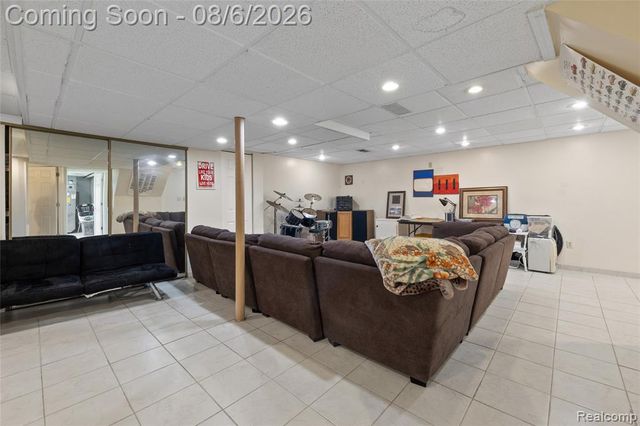 15569 Penn Drive, Livonia, MI 48154