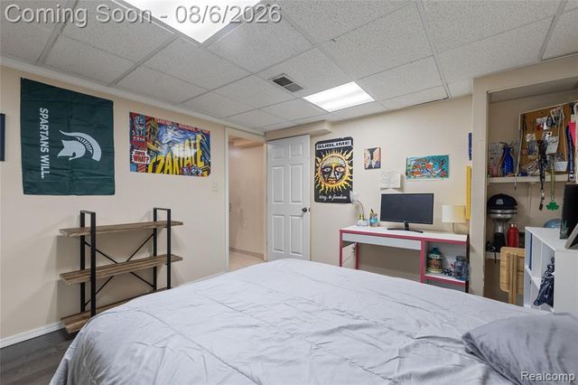15569 Penn Drive, Livonia, MI 48154