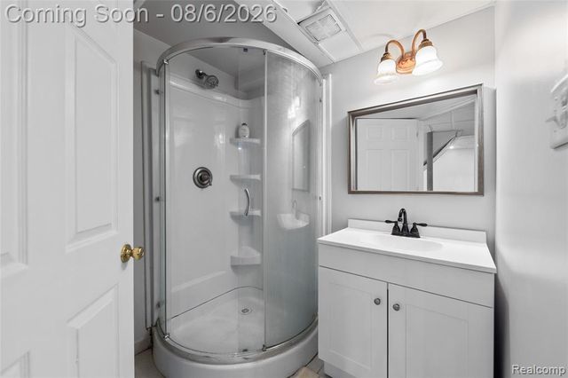 15569 Penn Drive, Livonia, MI 48154