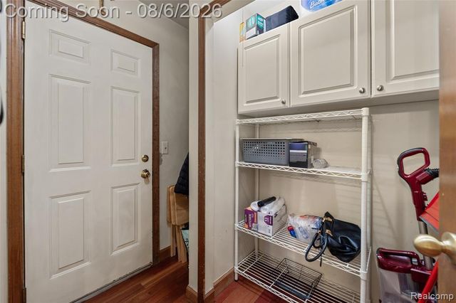 15569 Penn Drive, Livonia, MI 48154
