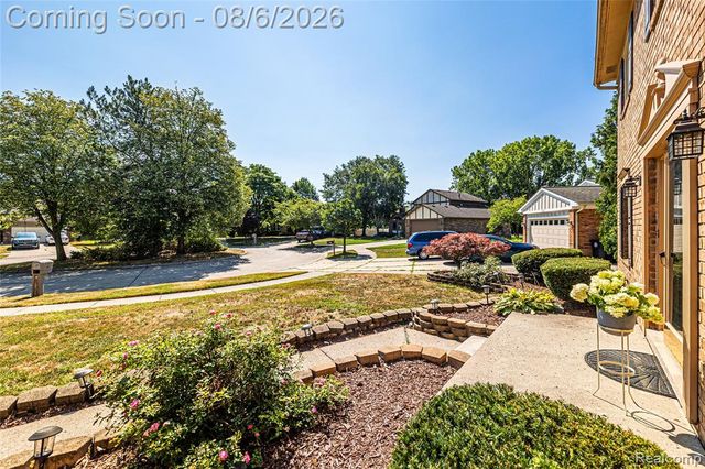 15569 Penn Drive, Livonia, MI 48154