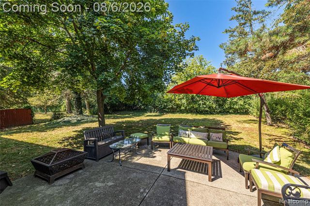 15569 Penn Drive, Livonia, MI 48154