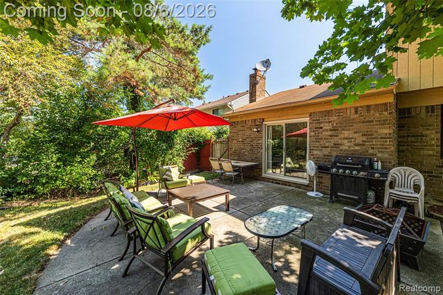 15569 Penn Drive, Livonia, MI 48154