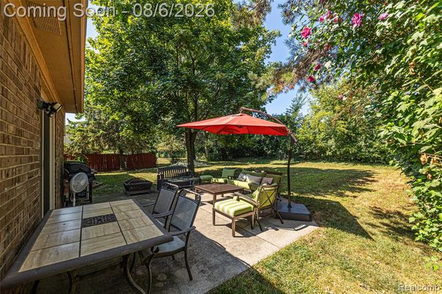 15569 Penn Drive, Livonia, MI 48154