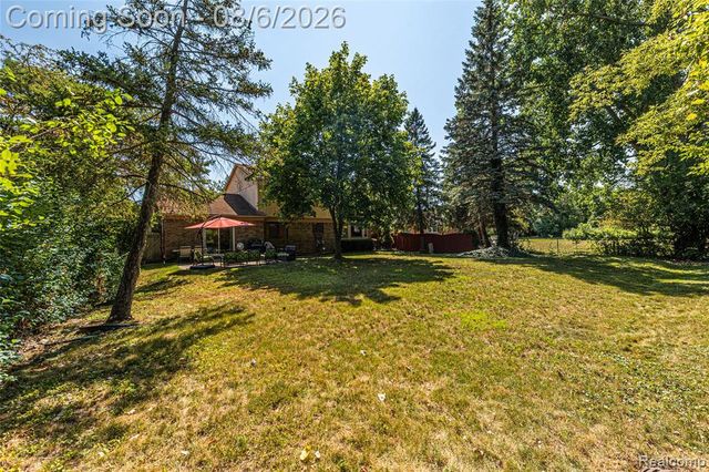 15569 Penn Drive, Livonia, MI 48154