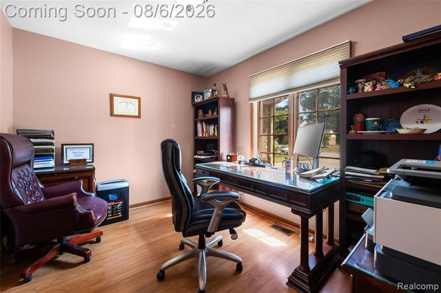 15569 Penn Drive, Livonia, MI 48154
