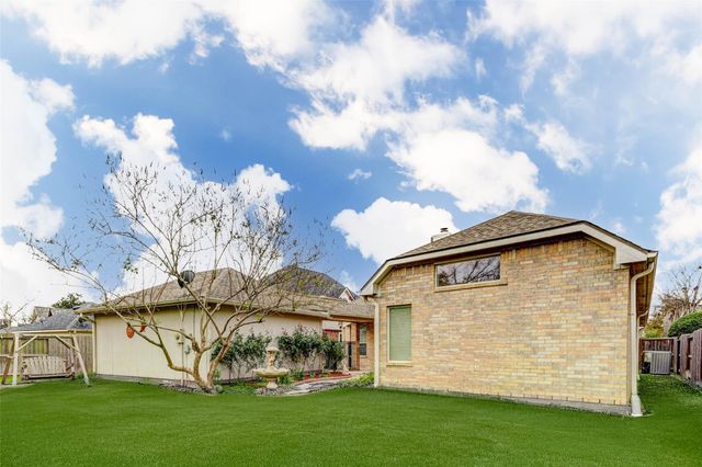 8326 Green Valley Drive, Sugar Land, TX 77479