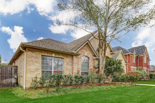8326 Green Valley Drive, Sugar Land, TX 77479