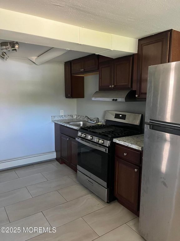 140 Main Street, Helmetta, NJ 08828