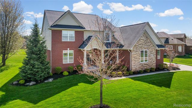 801 Watersmeet Drive, Oxford Charter Township, MI 48371