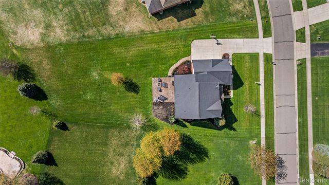 801 Watersmeet Drive, Oxford Charter Township, MI 48371