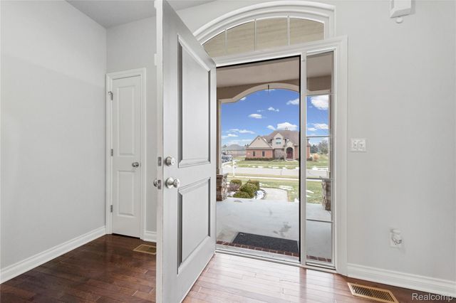 801 Watersmeet Drive, Oxford Charter Township, MI 48371