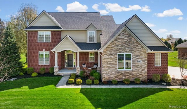 801 Watersmeet Drive, Oxford Charter Township, MI 48371