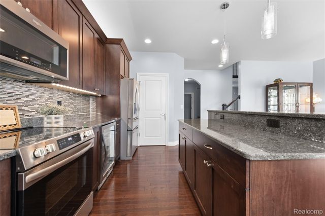 801 Watersmeet Drive, Oxford Charter Township, MI 48371