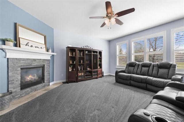 801 Watersmeet Drive, Oxford Charter Township, MI 48371