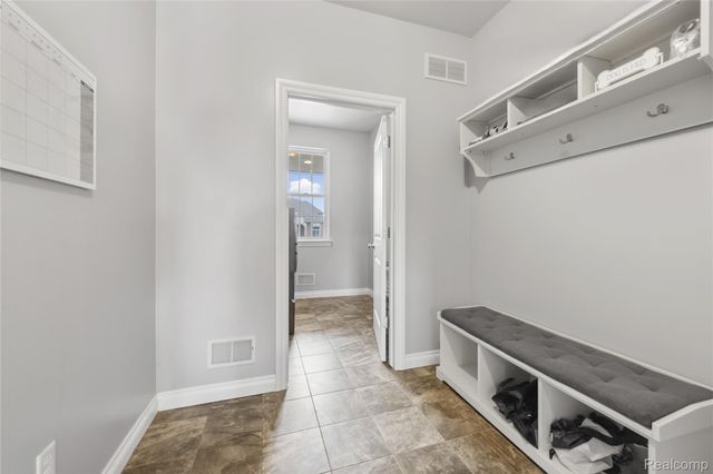 801 Watersmeet Drive, Oxford Charter Township, MI 48371