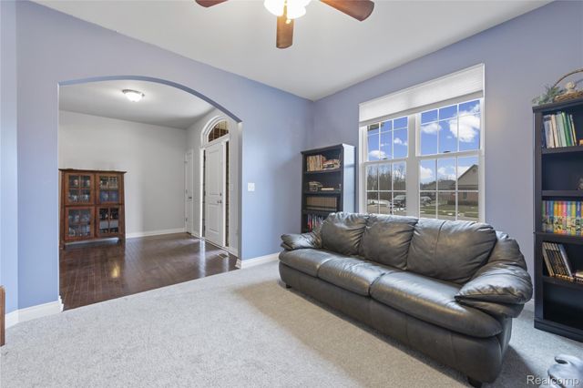801 Watersmeet Drive, Oxford Charter Township, MI 48371