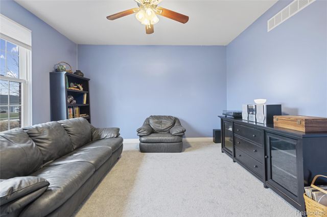 801 Watersmeet Drive, Oxford Charter Township, MI 48371