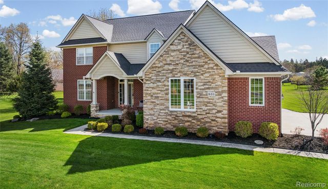 801 Watersmeet Drive, Oxford Charter Township, MI 48371