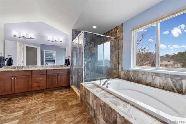 801 Watersmeet Drive, Oxford Charter Township, MI 48371
