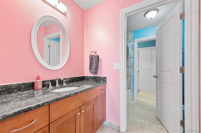 801 Watersmeet Drive, Oxford Charter Township, MI 48371