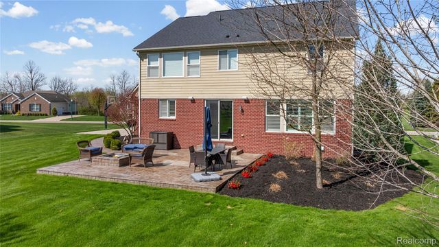 801 Watersmeet Drive, Oxford Charter Township, MI 48371
