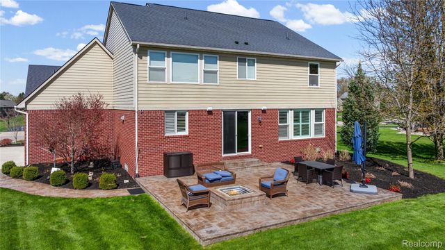 801 Watersmeet Drive, Oxford Charter Township, MI 48371