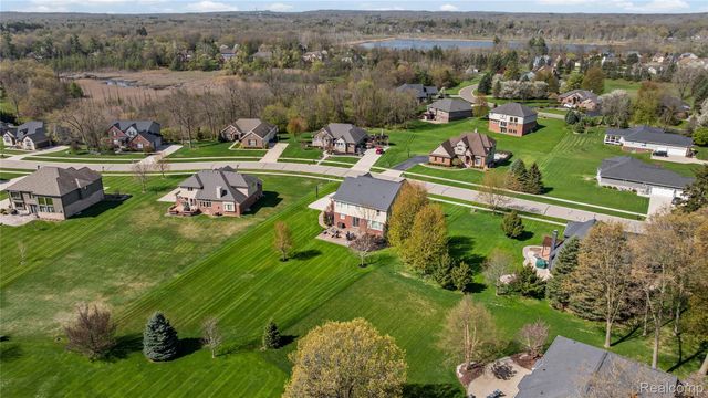 801 Watersmeet Drive, Oxford Charter Township, MI 48371