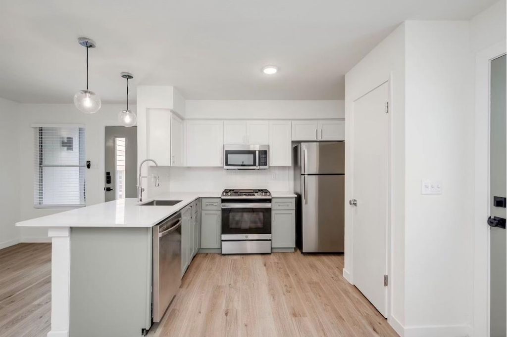 902 Airoso CV C, Austin, TX 78745