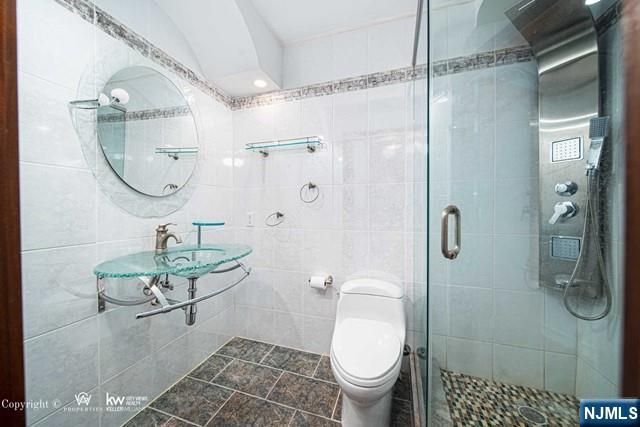 200 Winston Drive 2005, Cliffside Park, NJ 07010