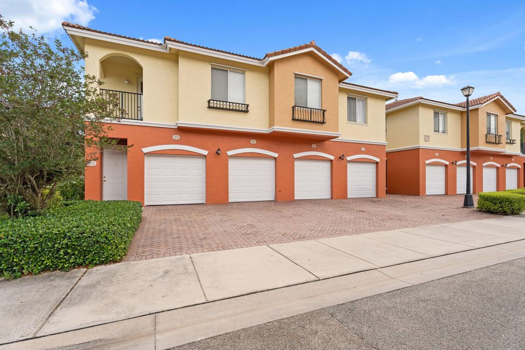 42 SE Sedona Circle 201, Stuart, FL 34994
