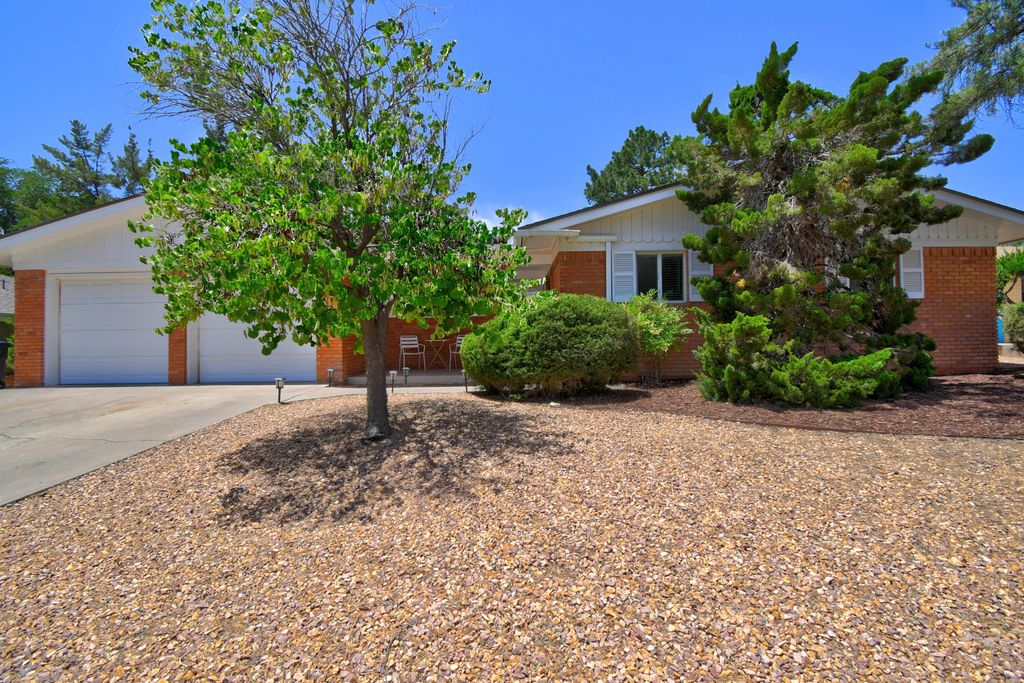 8213 CONNECTICUT Street NE, Albuquerque, NM 87110