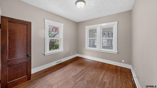 1507 Pasadena Avenue, Omaha, NE 68107