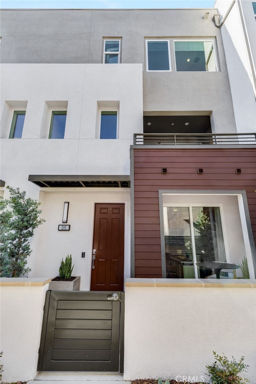 595 S Lyon Street, Santa Ana, CA 92705