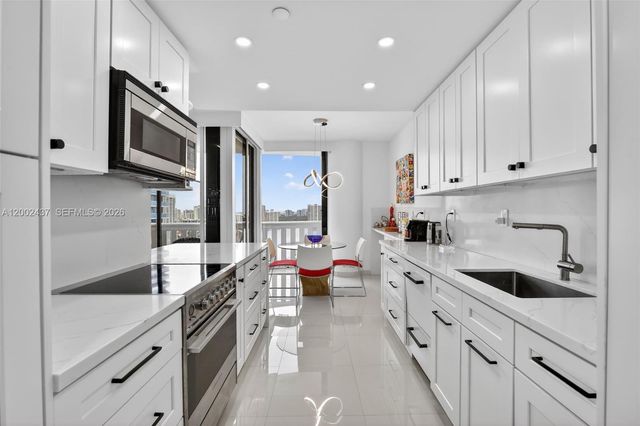 3000 Island Blvd 2404, Aventura, FL 33160