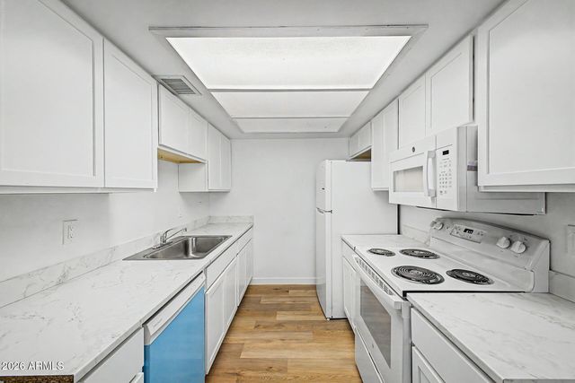 225 N STANDAGE -- 136, Mesa, AZ 85201