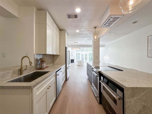 9533 Bayou Brook Street, Houston, TX 77063