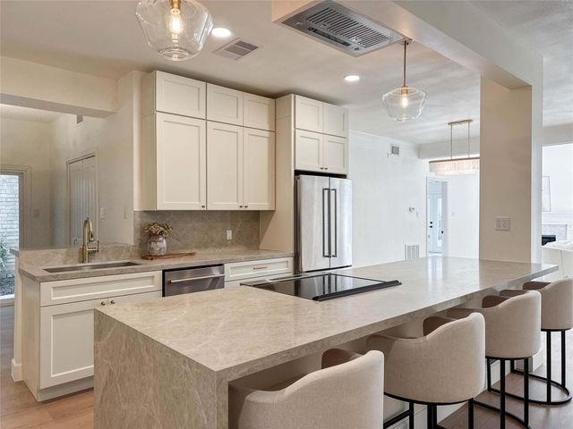 9533 Bayou Brook Street, Houston, TX 77063