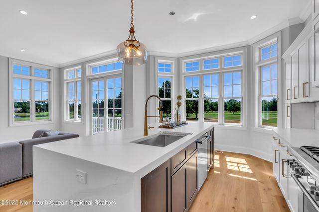158 Eagle Way, Eatontown, NJ 07724
