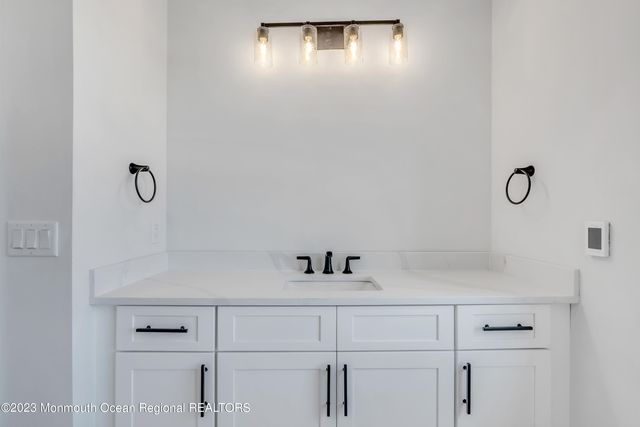 158 Eagle Way, Eatontown, NJ 07724