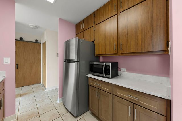 33 N Main Street 4J, Lombard, IL 60148