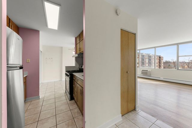 33 N Main Street 4J, Lombard, IL 60148