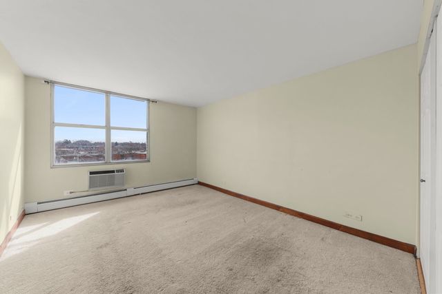 33 N Main Street 4J, Lombard, IL 60148