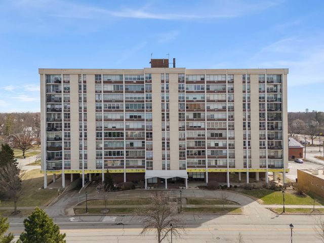 33 N Main Street 4J, Lombard, IL 60148