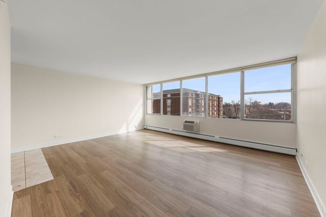 33 N Main Street 4J, Lombard, IL 60148